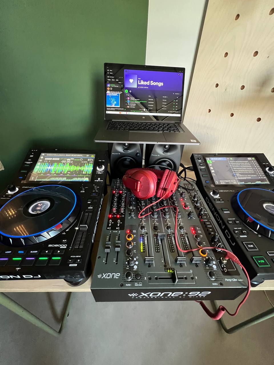 Rent Dj players +mixer