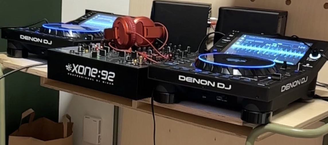 Rent Dj players +mixer